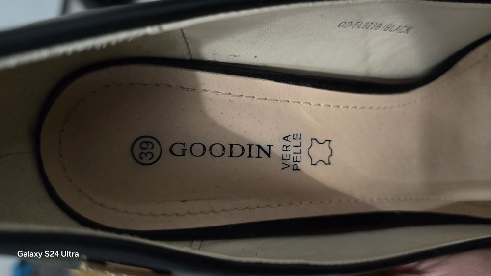 Vand pantofi cu toc dama marime 39 in conditii foarte bune