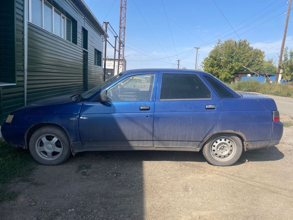 Ваз 2110 г. в. 2003  Синнего цвета, литые диски