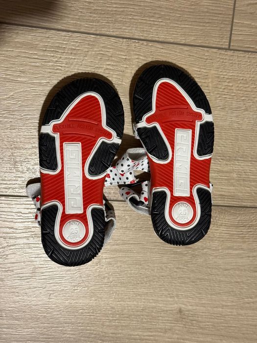 Детски нови сандали Primigi 25номер