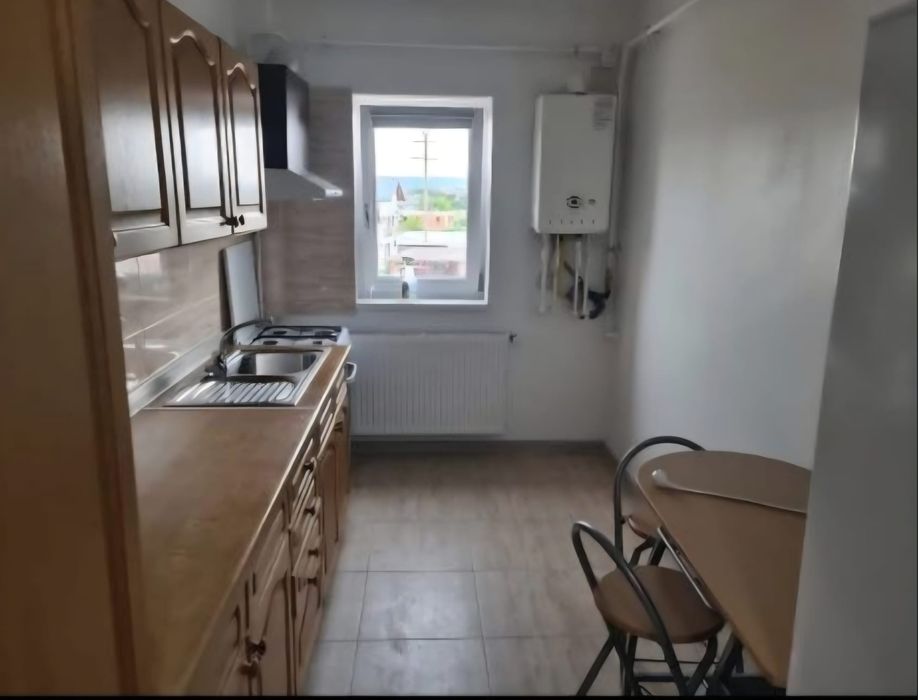 Închiriez garsoniera bloc nou 1 Mai