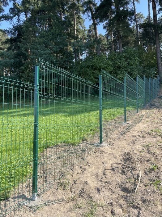 Garduri din plasa bordurată