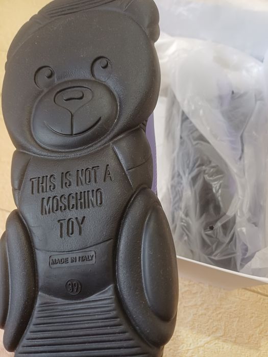 Сникърси Moschino