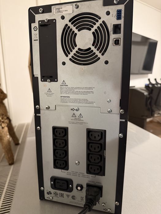 UPS APC Smart 2200 VA 2KW
