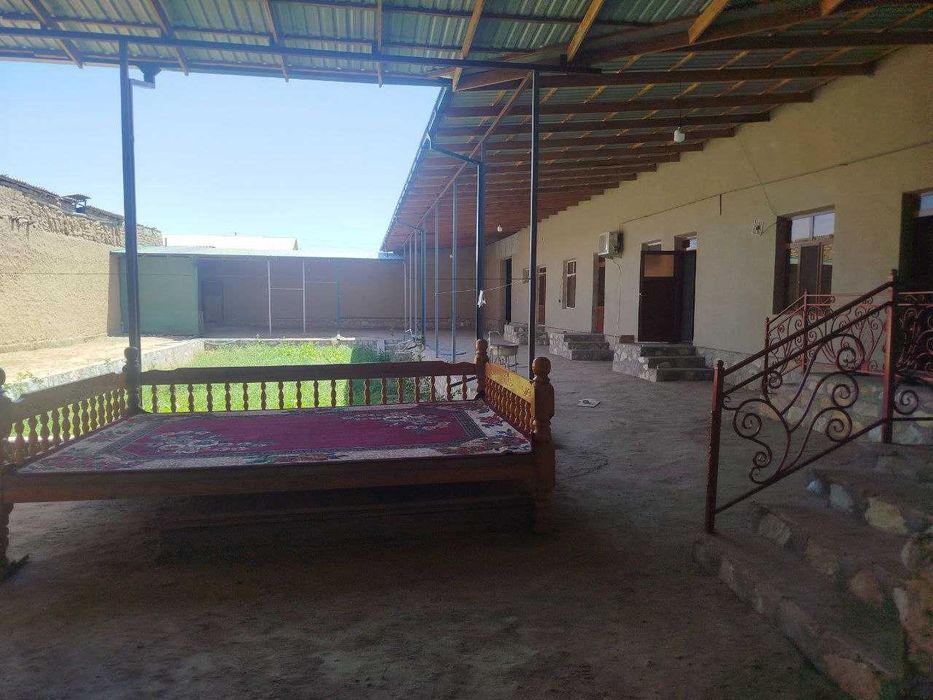 Karmana tumani "Malikrabot" qo'rg'oni hovli sotiladi