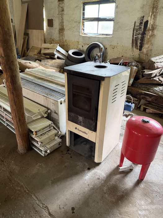 Termosemineu 27kw pompa recirculare vas expansiune 11 calorifere