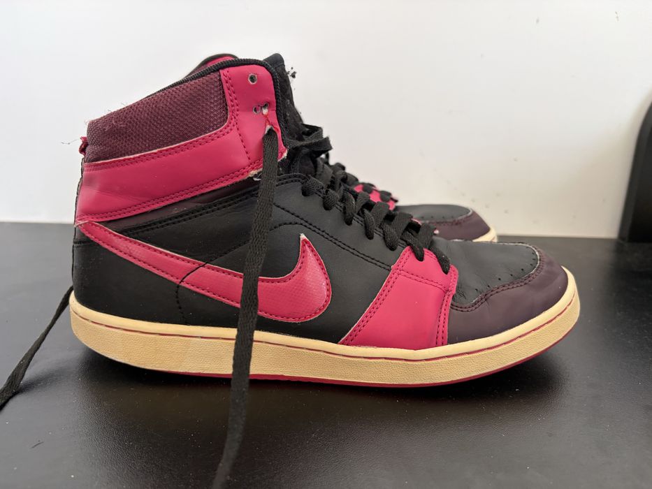 Маратонки Nike и Scechers