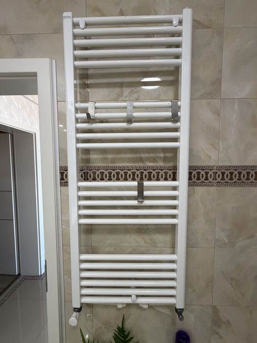 Vand cada , dulap cu oglinda , calorifer baie , geam termopan, feon,usa baie