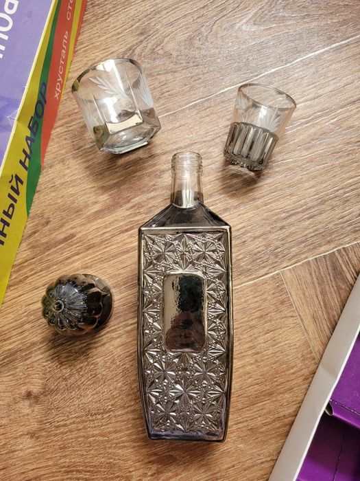 Набор. Рюмки, стаканы, графин. Посуда.