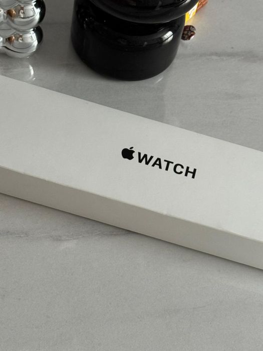 Продам смартчасы Apple watch SE