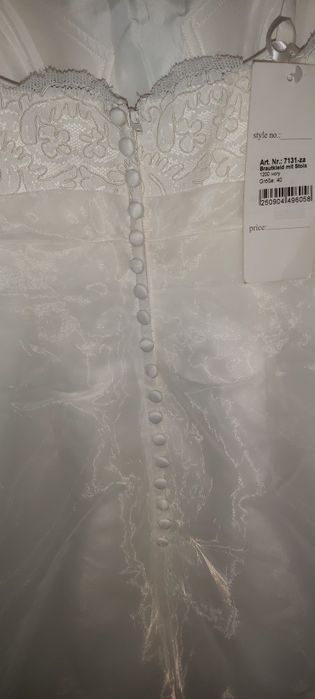 Нежна нова булченска рокля