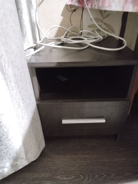 Две тумбочки в хорошем состоянии