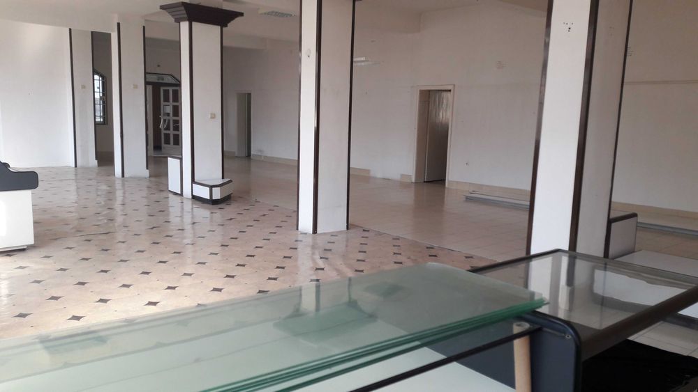 Дава се под наем Офис в Смолян, Стар център - 360 кв.м за 510 € - Снимка #12