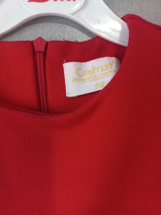 Червени роклички с черни точки /Калинката и черния котарак