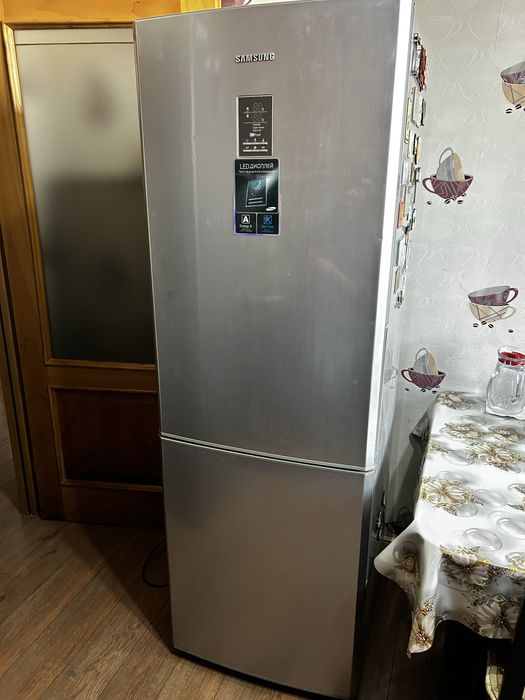 Холодильник Samsung