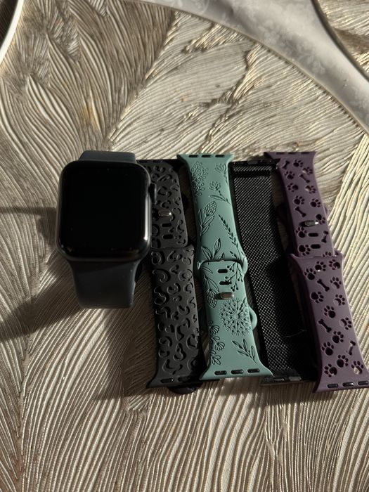 Продам Apple Watch SE 40mm ( 2-поколение )