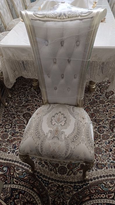 Стол, стул комплект сотилади.