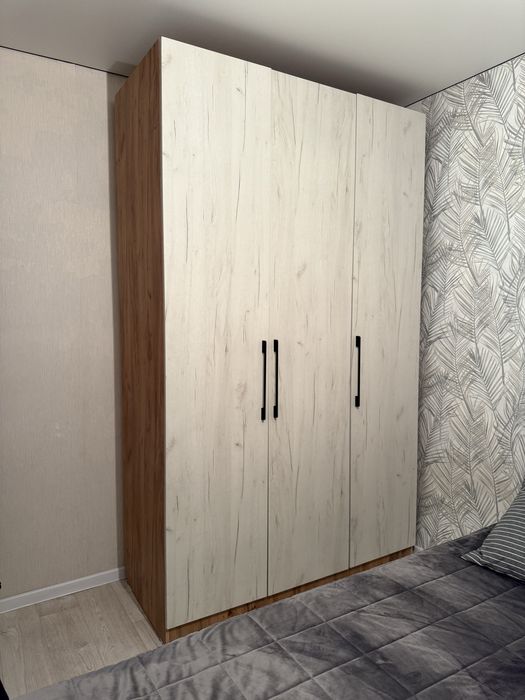 Срочно продам шкаф