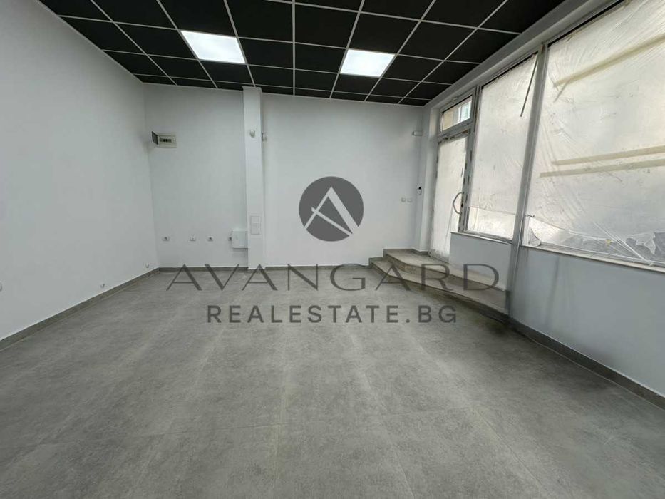 Продава се Магазин в Пловдив, Кършияка - 45 кв.м за 2018 €/кв.м - Снимка #1