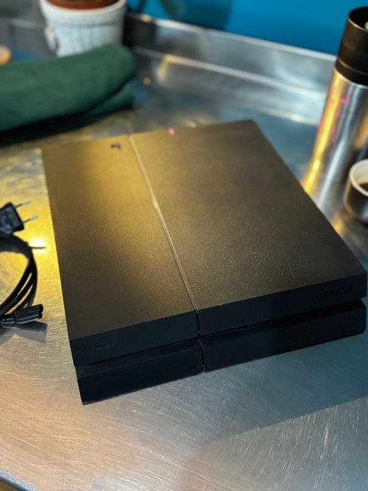 PlayStation 4 1TB + 2 controllere | Funcționează perfect