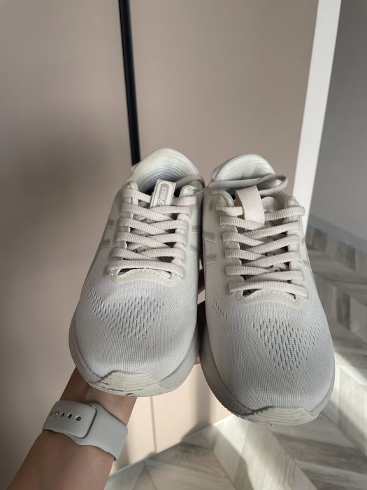 Продам оригинальные кроссовки. Asics оригинал.