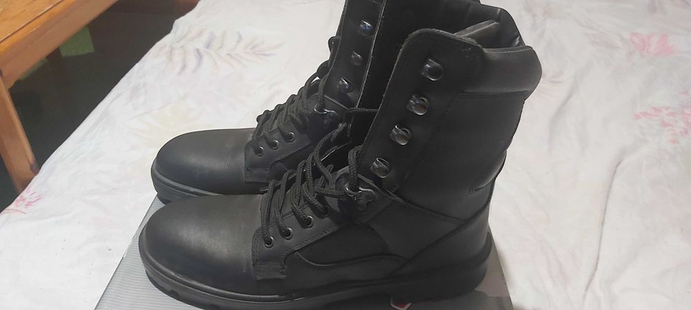 Продавам нови кубинки номер 45 естествена кожа