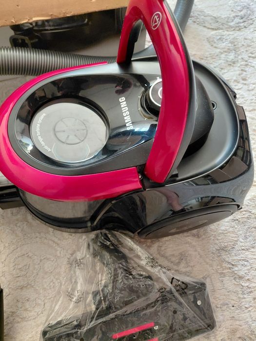 Пылесос самсунг . Супер мощный