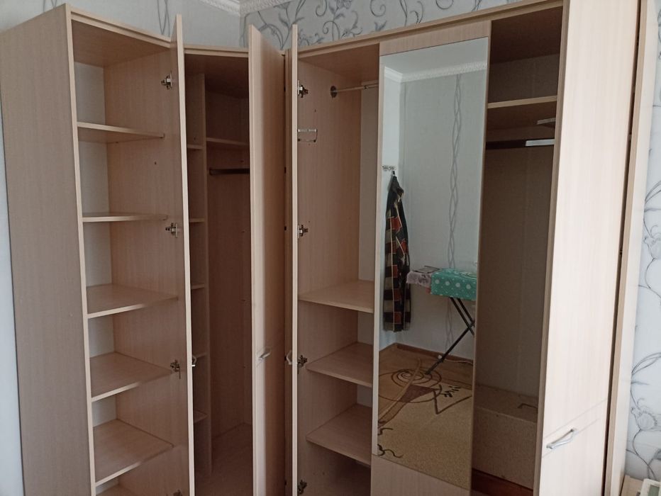 Шкаф  угловой  .