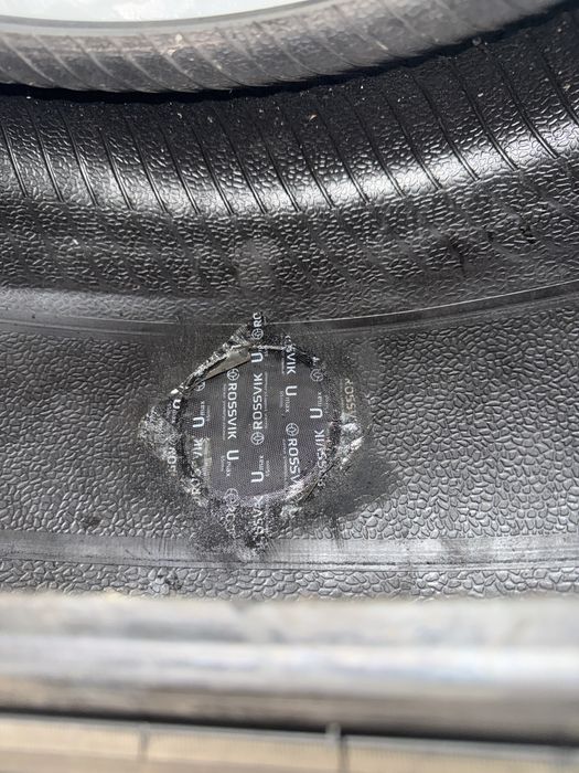 Продам всесезонные шины Pirelli, липучка.