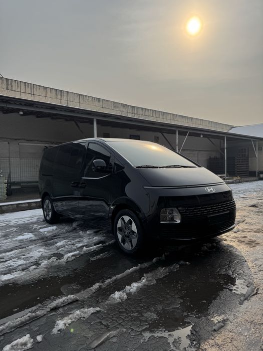 Hyundai Staria 2025 gibrid bez probeg