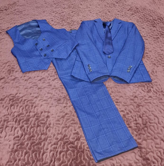 Продам "Школьный Костюм"