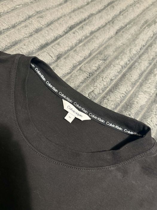 Тениски на Calvin Klein