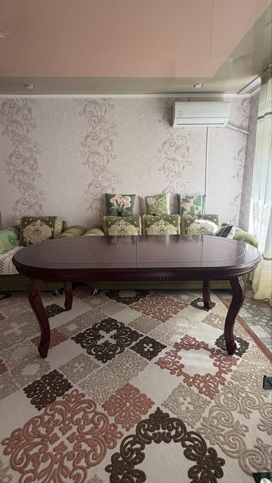 Продам стол, полированный, красное дерево