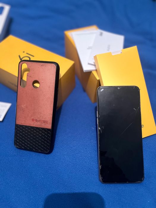 Oppo с лупой и реалми 6