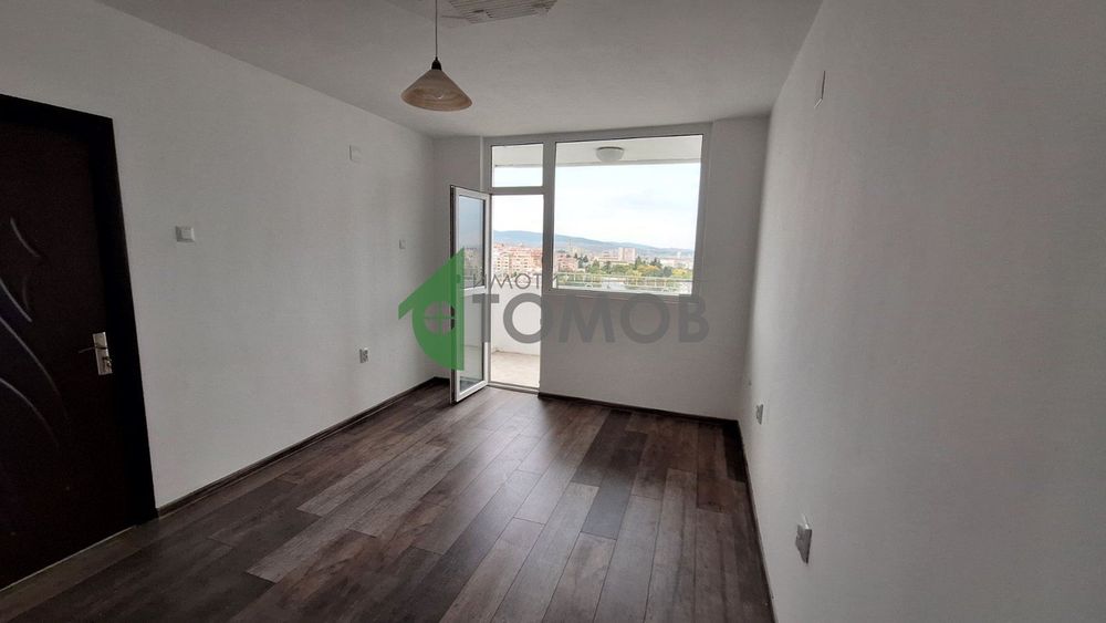 Много просторен и ремонтиран тристаен апартамент в кв. Три Чучура