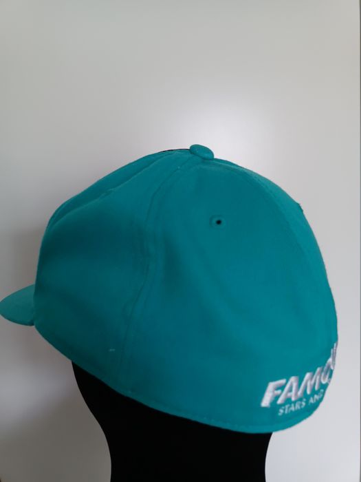 Sapca Famous Star and Straps