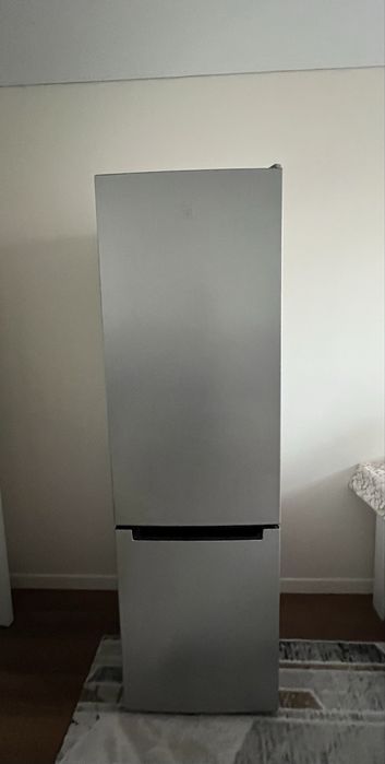 Продам холодильник Indesit