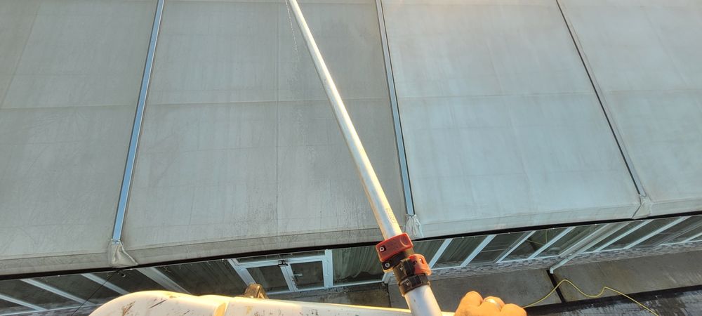 Curățare panouri solare, fațade, geamuri + Toaletare pomi