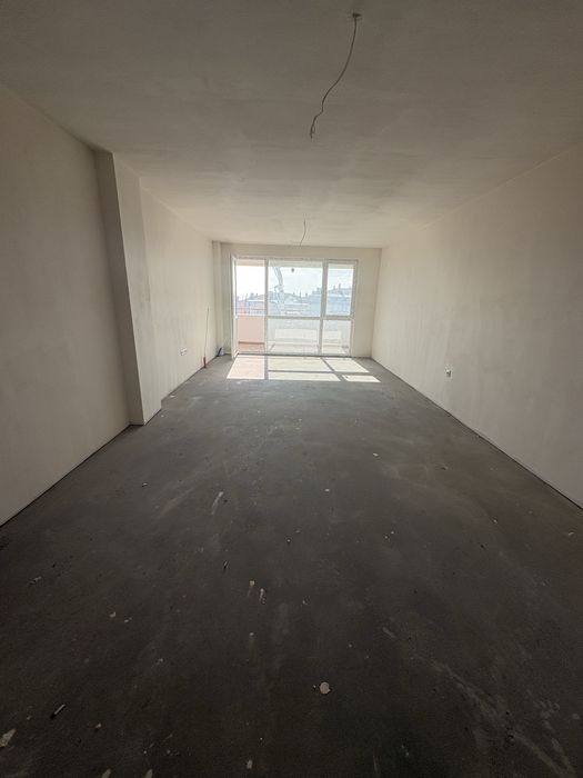 Просторен двустаен апартамент 98 кв м.