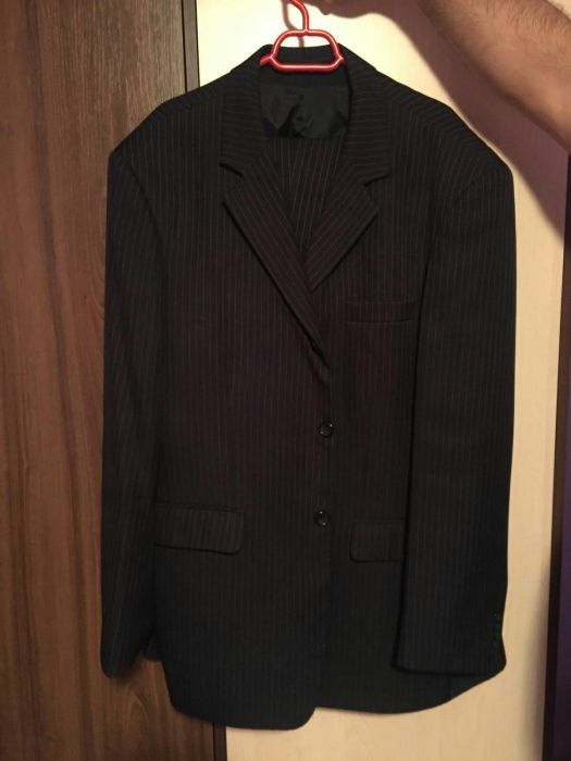 Vând costum bărbătesc
