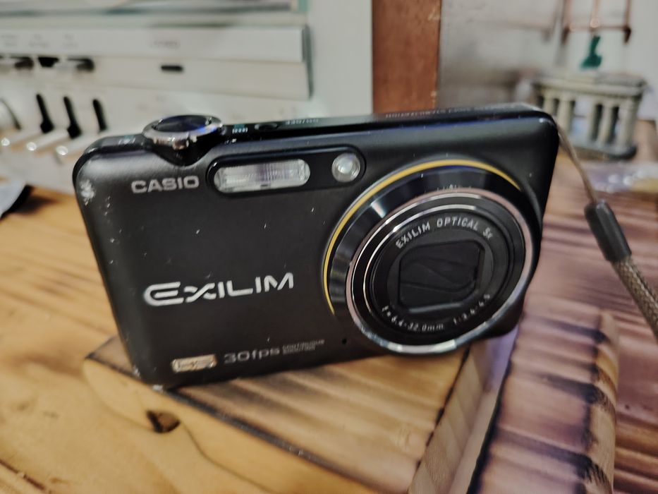 Aparat foto Casio EXILIM EX-FC100