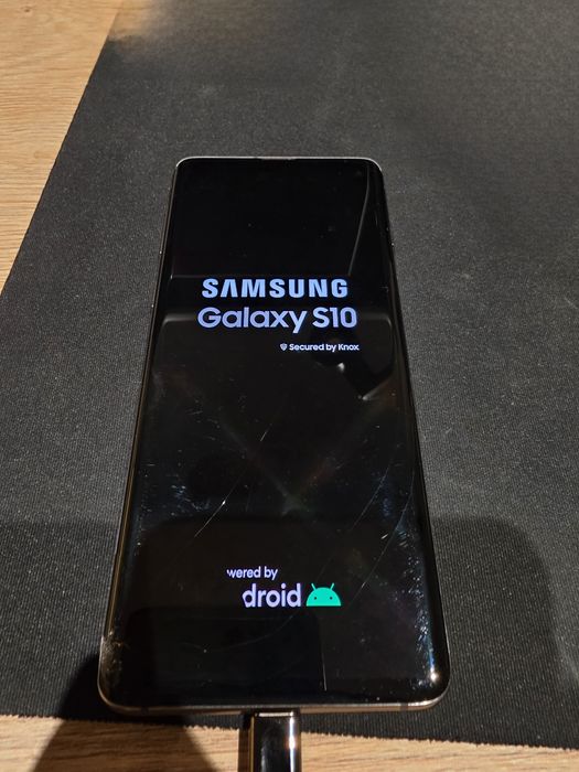 Samsung Galaxy S10 8/128GB (на запчасти разбит экран)