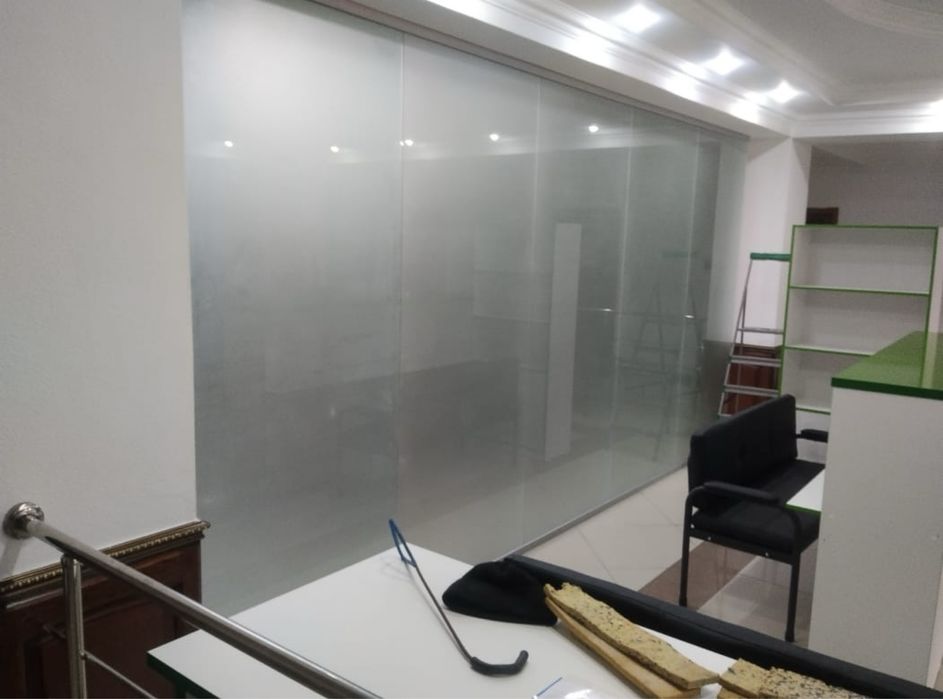 Изготовление и монтаж душевых кабин и стеклянных перегородок: 99 999 тг ...