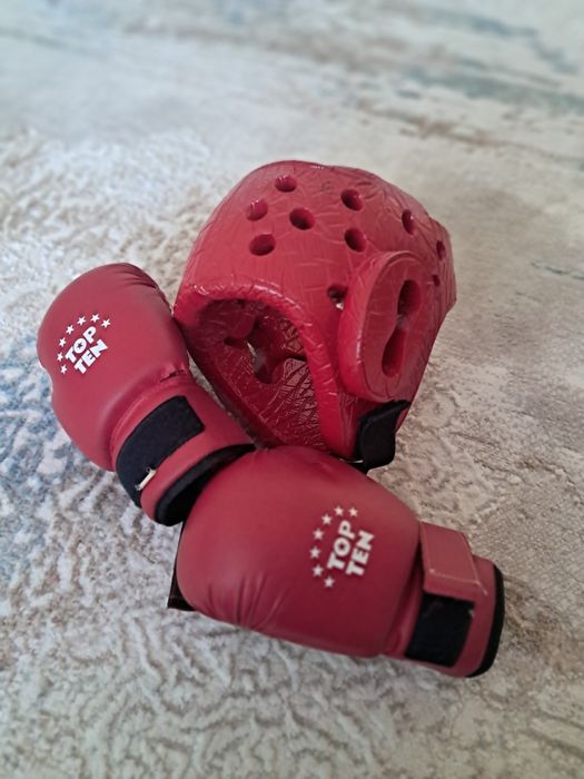 Шлем перчатки спортивные детские