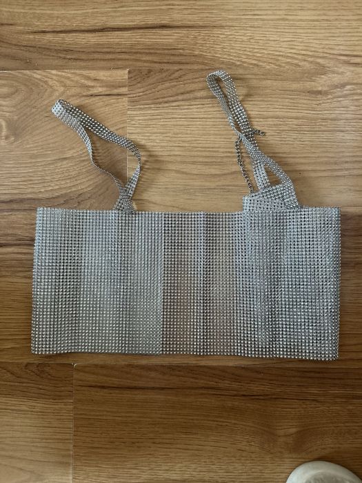 Бюстиета в различен цвят