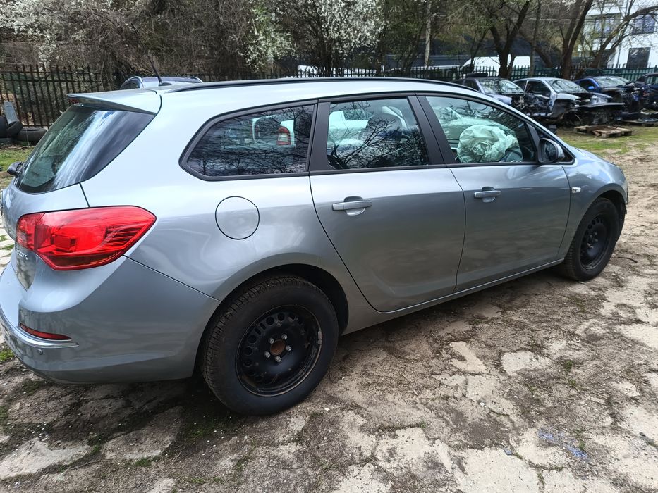 Opel Astra J 1.6 CDTI LVM (Sport tourer 2015г)НА ЧАСТИ!
