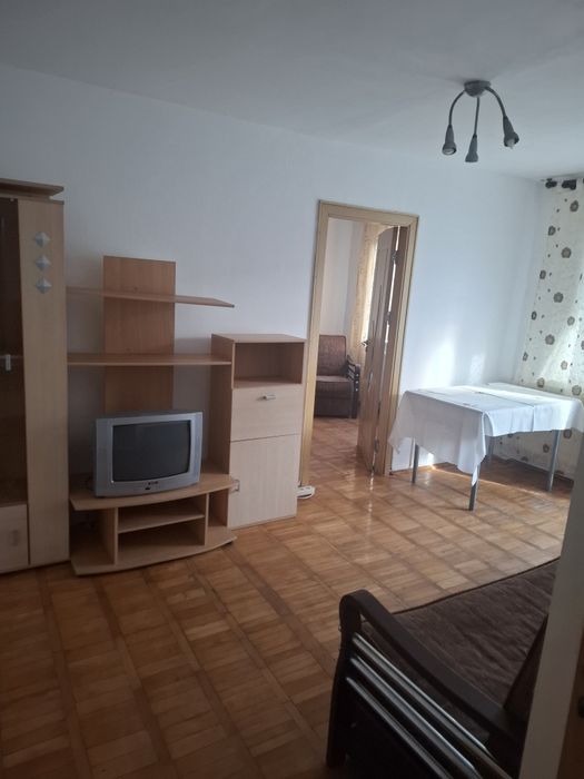 Inchiriez apartament