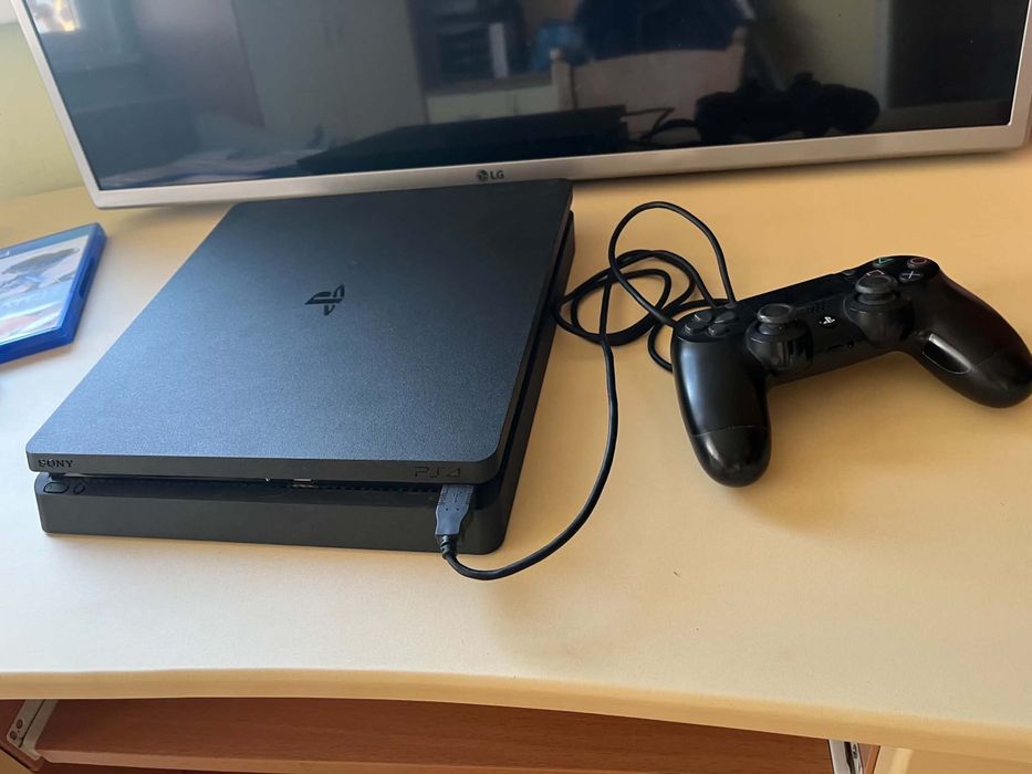 Playstation 4 + 3 игри