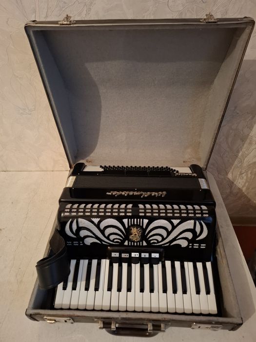 Продаётся аккордеон волтмейстер каприз 3/4