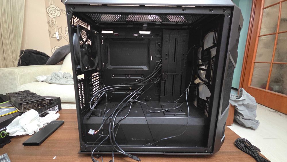 Carcasa PC CoolerMaster H500M MidTower