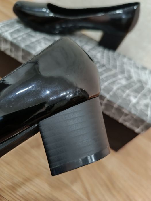 Лаковые женские туфли р38